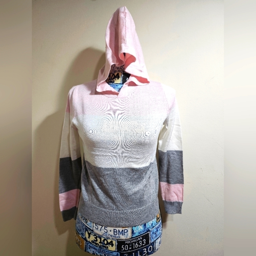 NEW Love Ellie Colorblock Hooded Knit Sweater Medium Pink Gray White - Picture 3 of 8